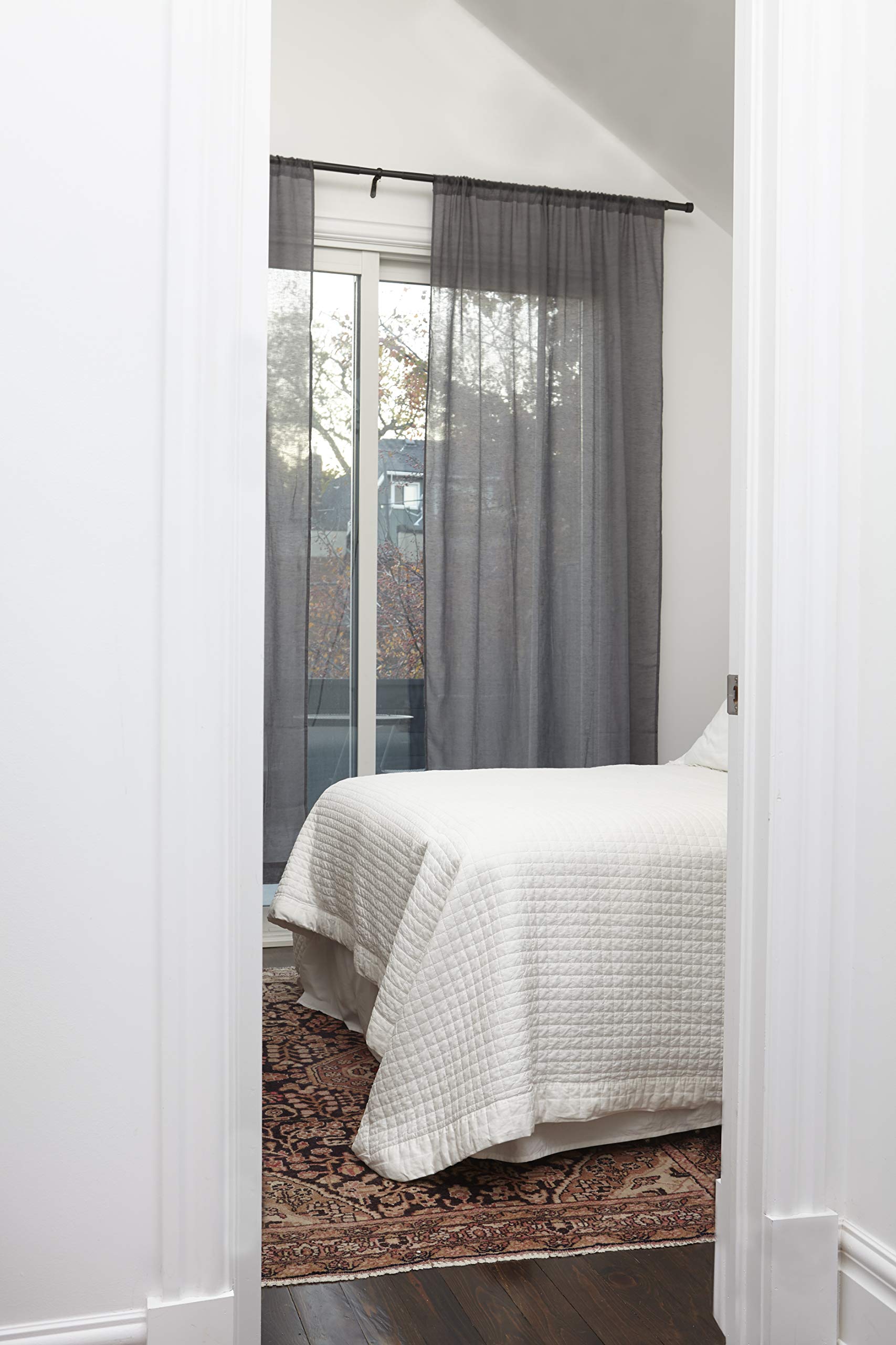 Umbra Cappa side profile showing low-profile finials and sleek silhouette