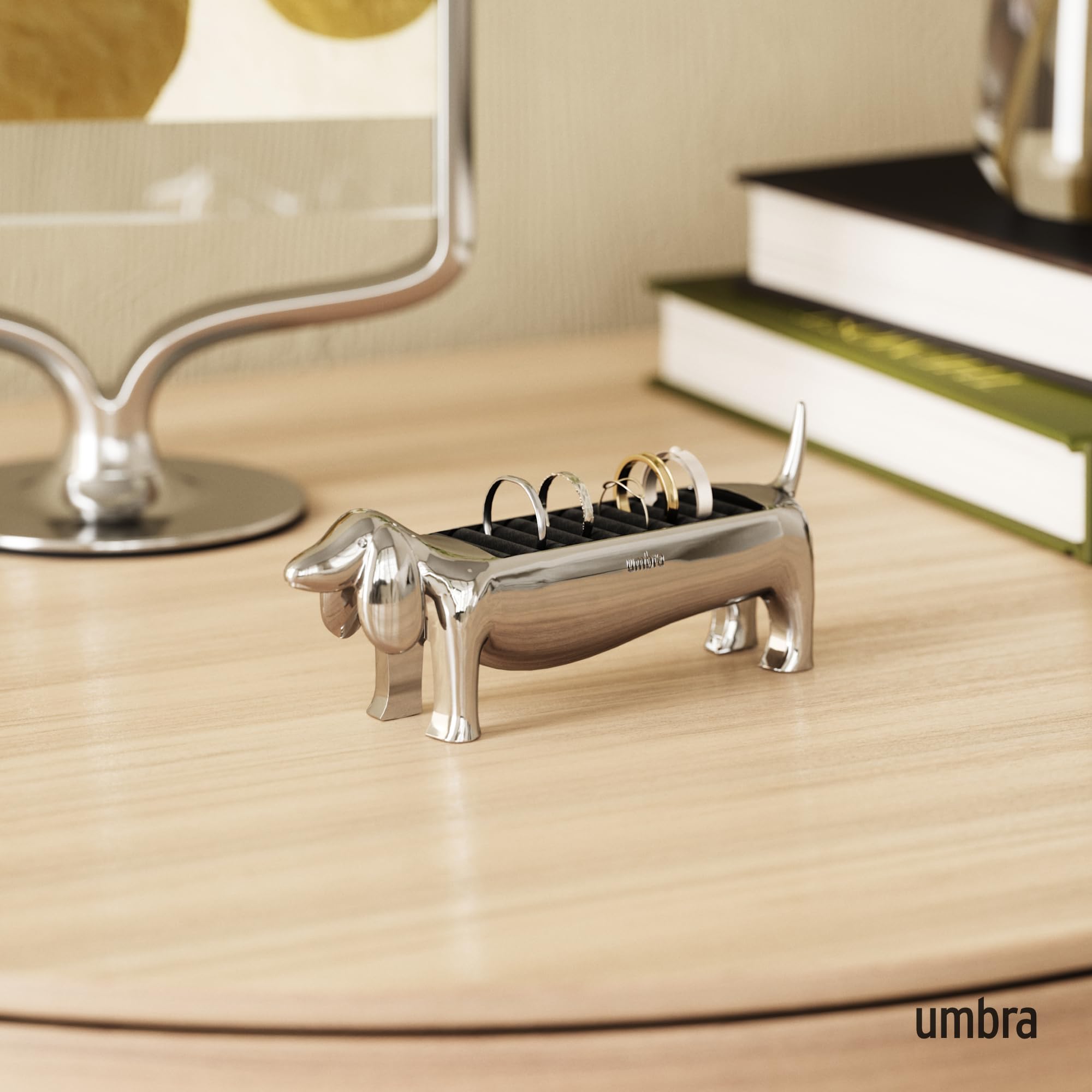 Umbra Dachsie close-up of hand-polished finish highlighting unique shine