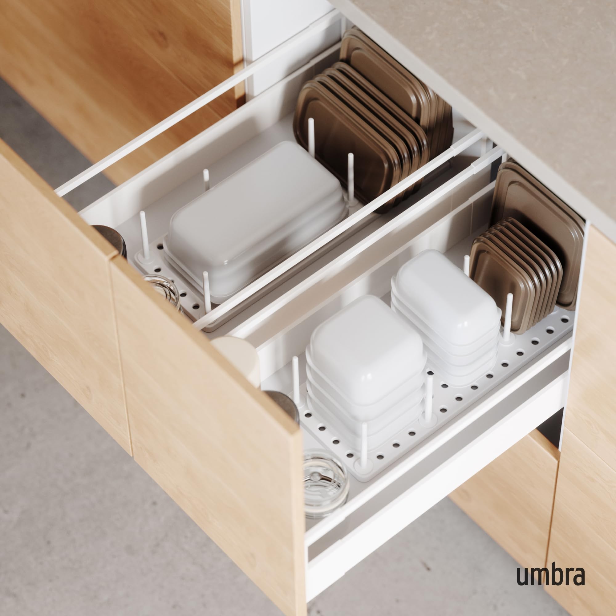 Umbra Peggy close-up of peg grid highlighting customizable configuration benefit