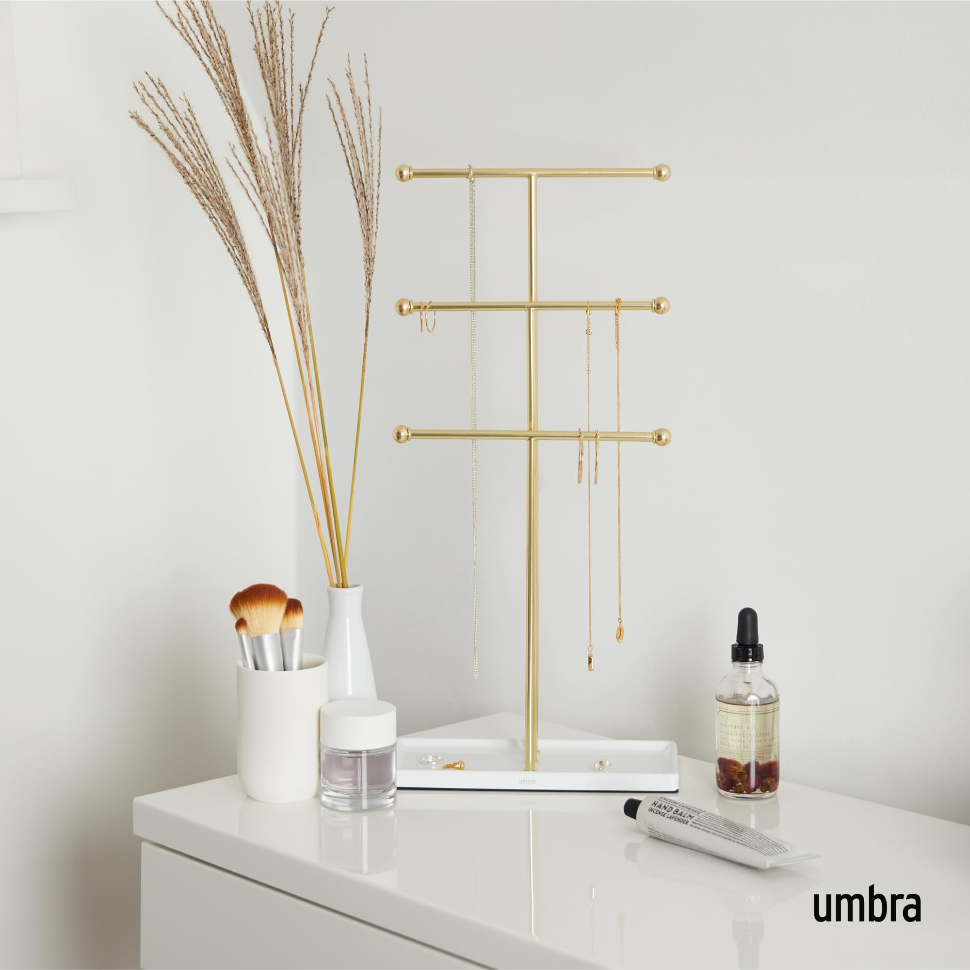Umbra Trigem base detail with accessory dish and padded underside protecting surface