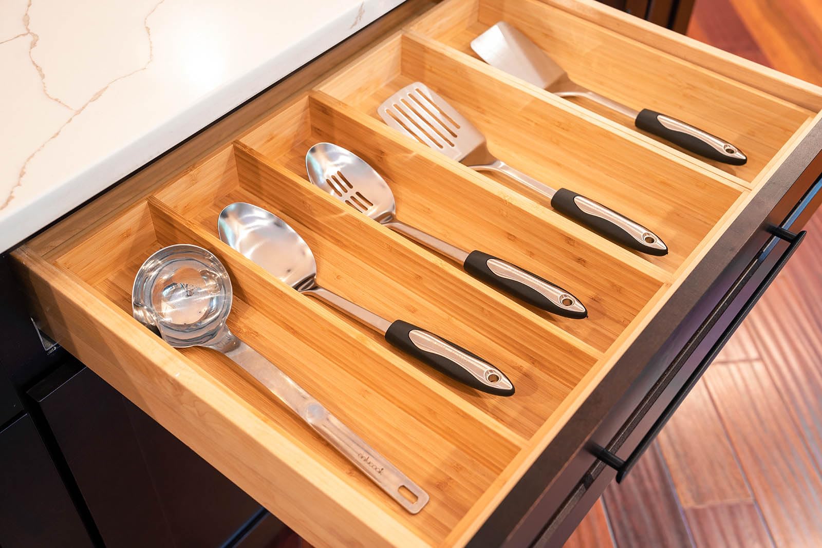 Umilife bamboo organizer beside a ruler showing 13-inch fit and easy measurement benefit