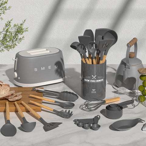 Umite Chef wooden handle close-up highlighting grip comfort and sturdy construction