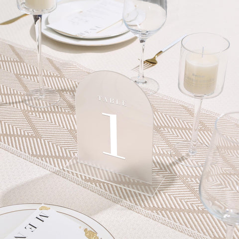 UNIQOOO detail of stand holding panel securely for easy, stable tabletop placement