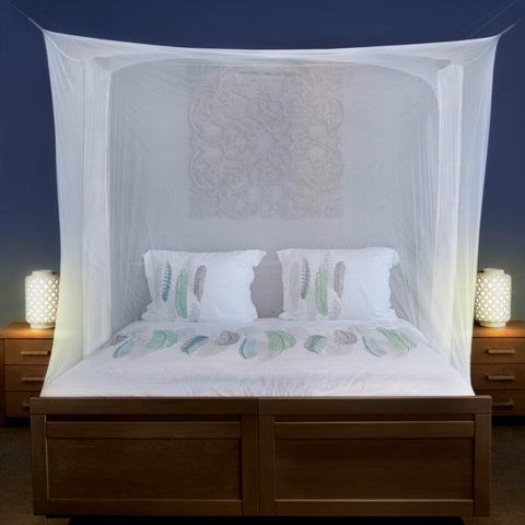 Universal Backpackers front view of bed canopy showing full coverage and elegant drape