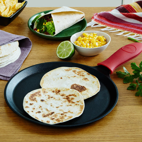 Uno Casa comal serving warm tortillas for immediate family meals