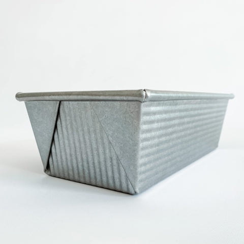 USA Pan close-up of fluted ridged texture improving heat circulation and crust