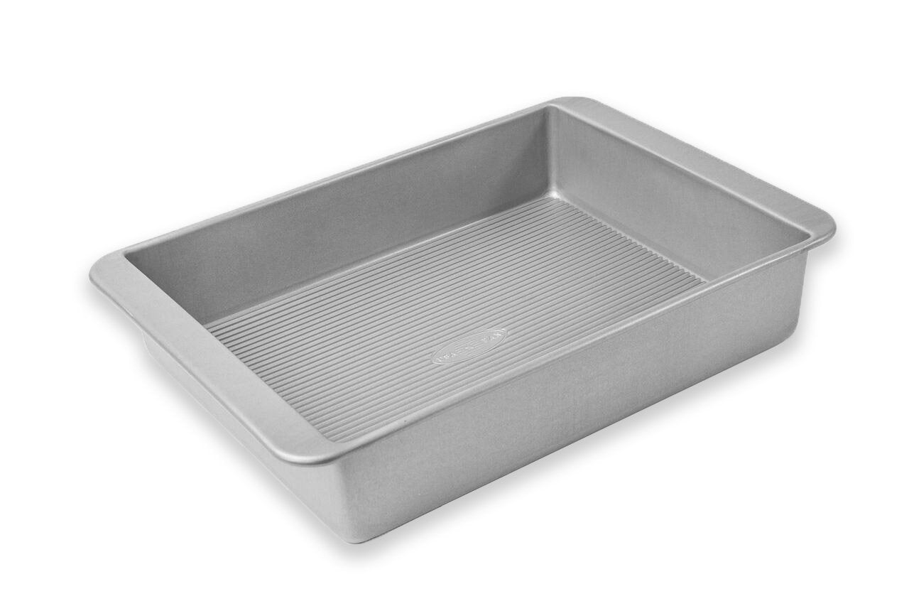 USA Pan front view of deep lasagna pan showing shape and nonstick finish for reliable baking