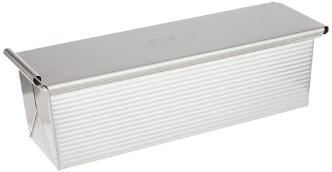 USA Pan front view of Pullman pan showing straight sides and lid for uniform bread