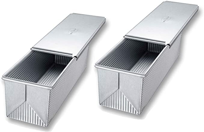 USA Pan front view of Pullman loaf pan showing lidded design and clean edges, durable bake results