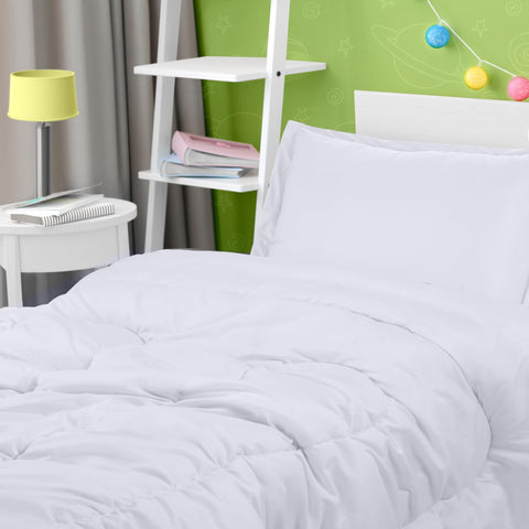 Utopia Bedding corner and stitching close-up showing durable construction benefit