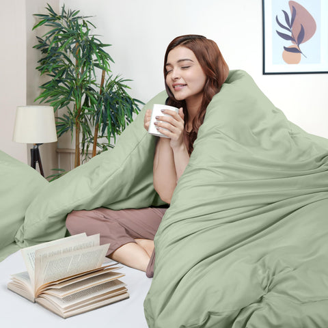 Utopia Bedding brushed microfiber texture shot for soft, breathable feel