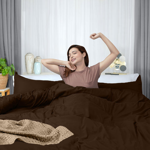 Utopia Bedding queen bed scale view showing 90x90 inch duvet coverage