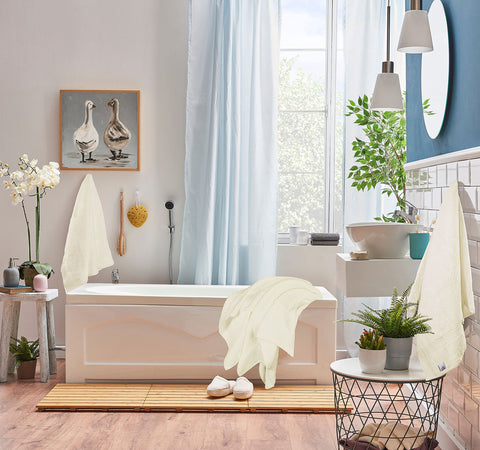 Utopia Towels hem close-up with double-stitched edge for durability