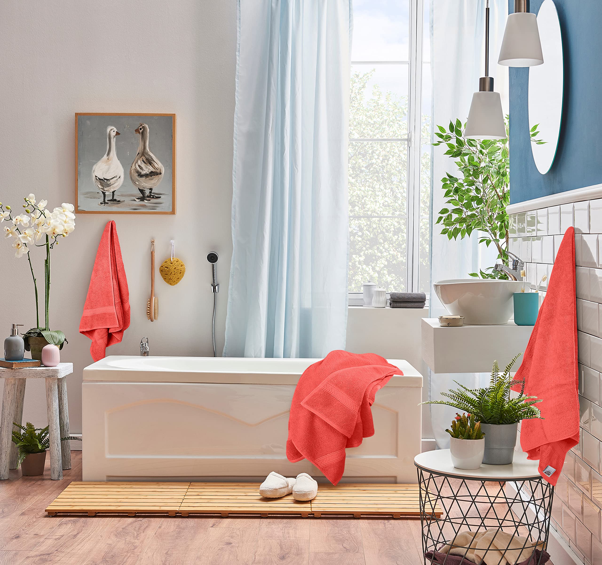 Utopia Towels double-stitched hem detail displaying reinforced edge durability