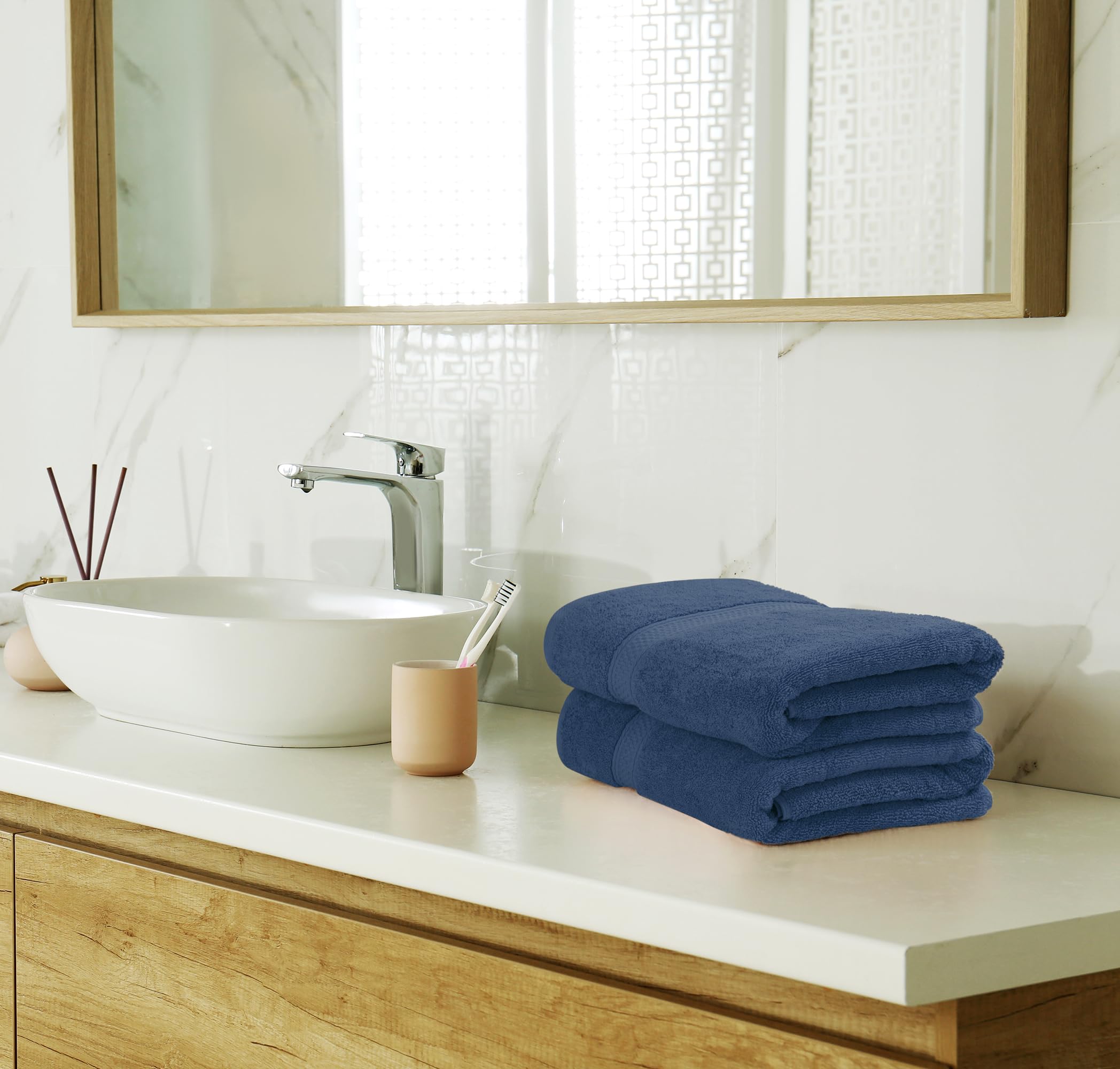 Utopia Towels hem and double stitching detail for long-lasting durability