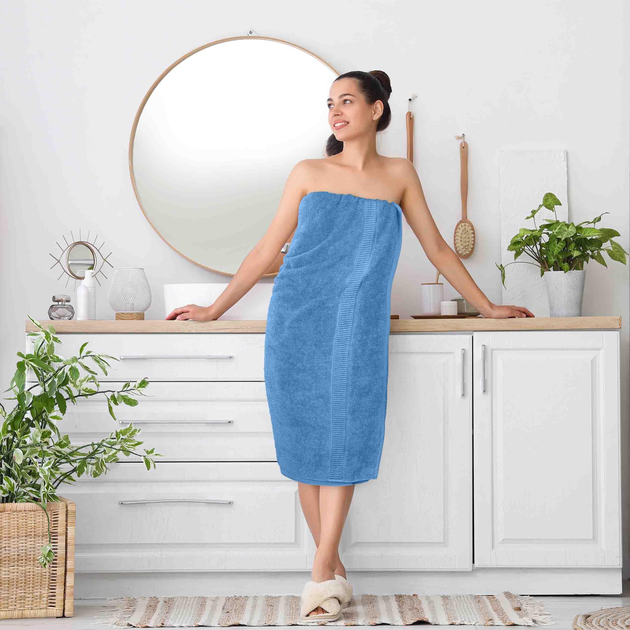 Utopia Towels next to standard towel showing larger 35x70 inch size advantage
