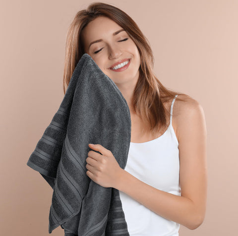 Utopia Towels texture zoom of threads showing combed cotton quality and softness