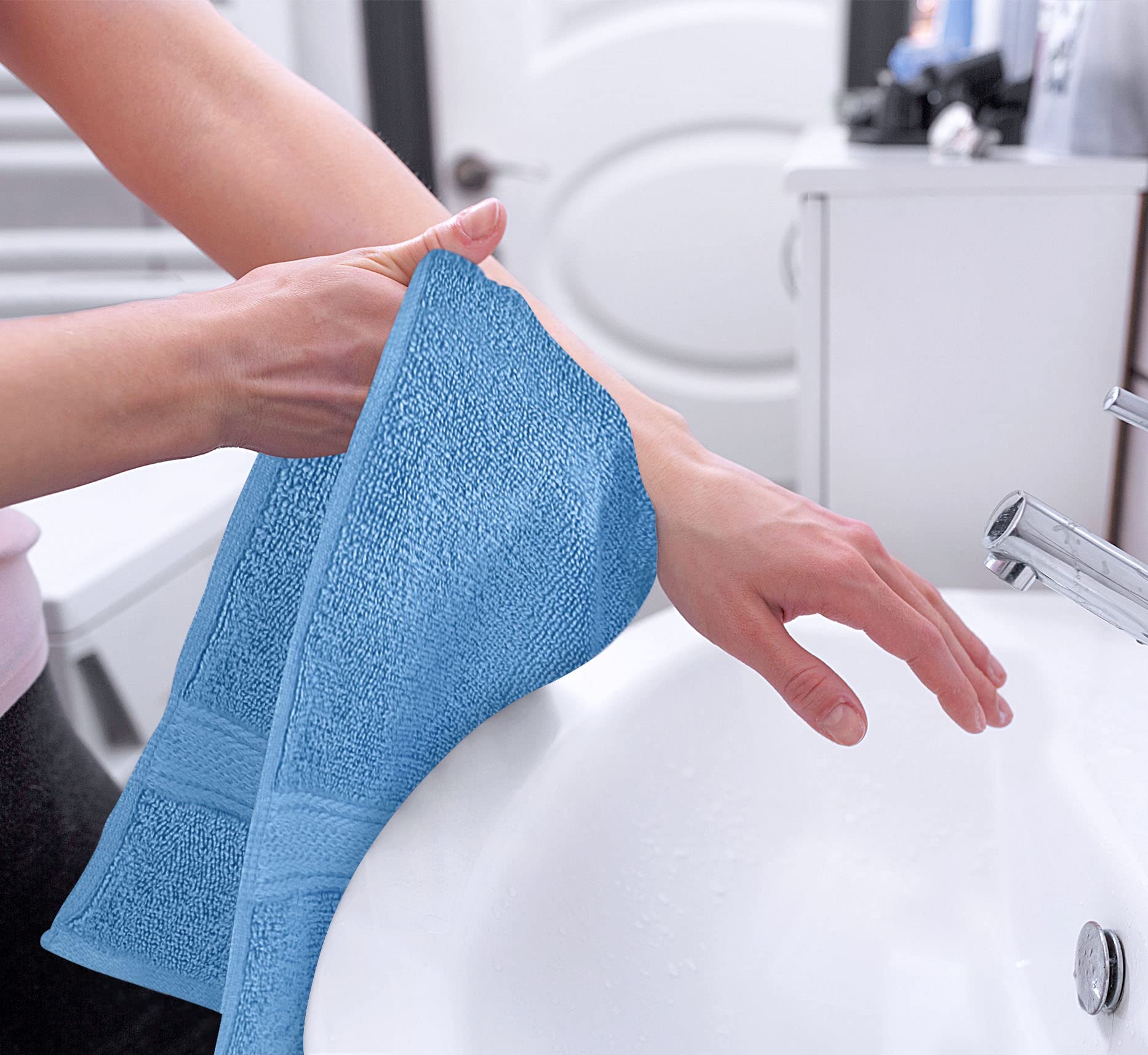 Utopia Towels close-up weave highlighting 600 GSM texture and absorbency benefit