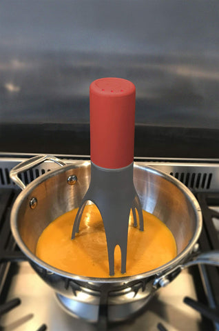 Uutensil Stirr rotating inside a pot demonstrating convenient hands-free cooking