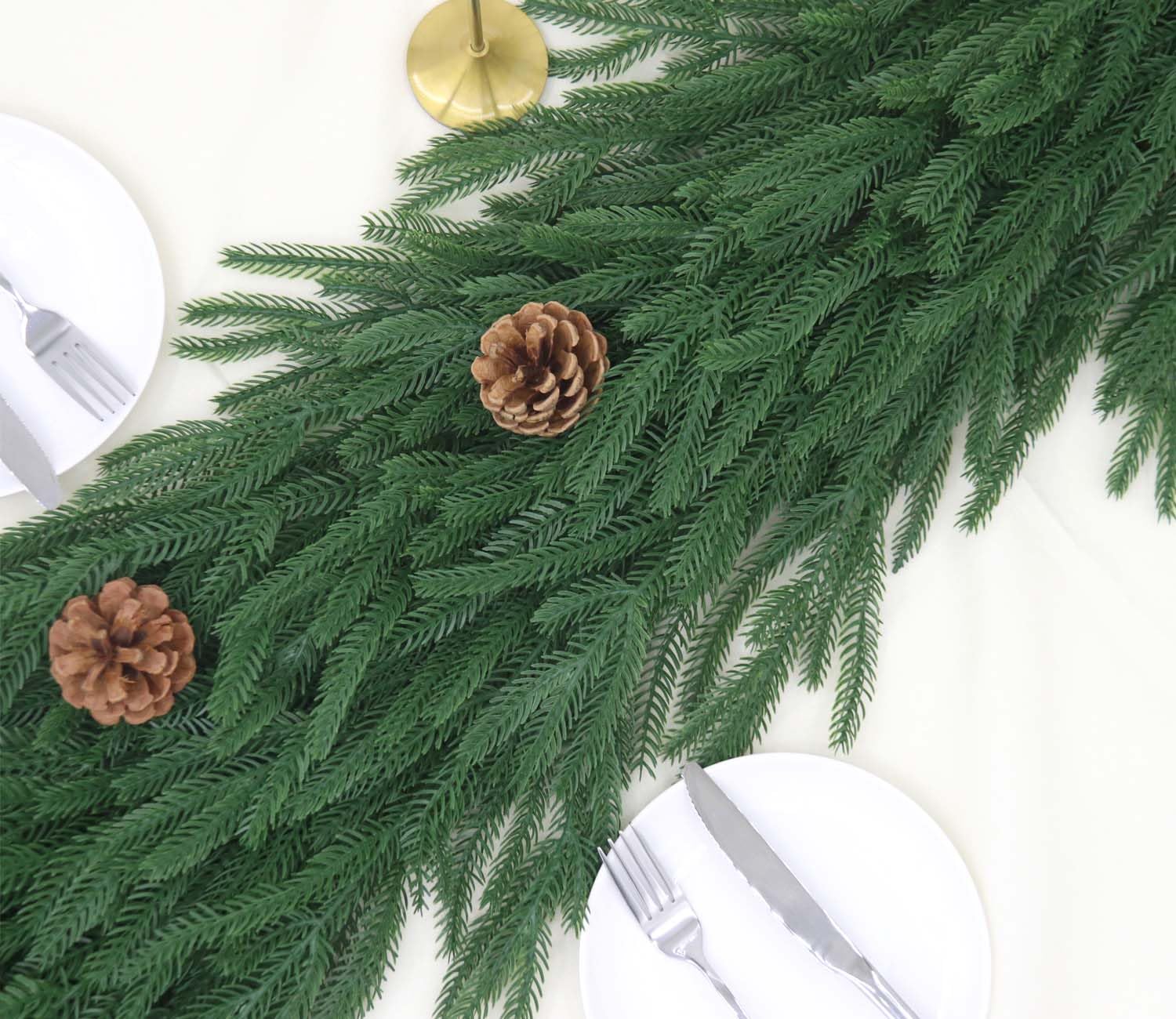 UWIOFF garland styled as a table centerpiece demonstrating versatile use