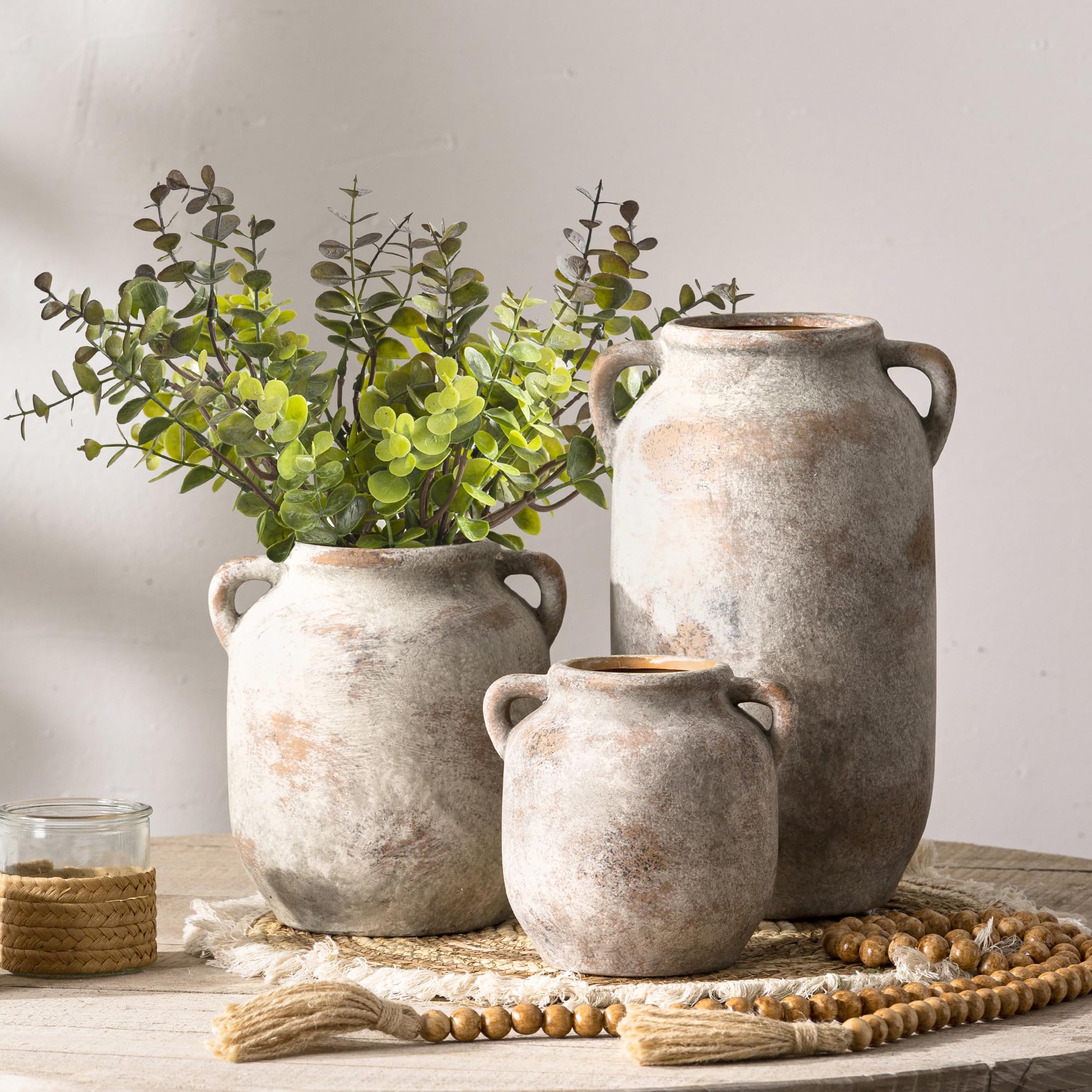 Vanselia holding fresh flowers demonstrating waterproof interior and use