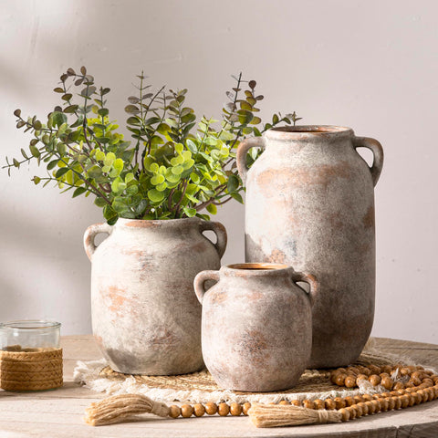 Vanselia holding fresh flowers demonstrating waterproof interior and use