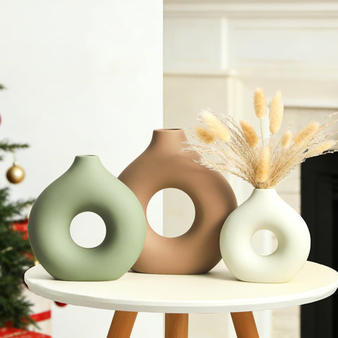 Vanselia medium vase side profile demonstrating balanced scale and sculptural appeal