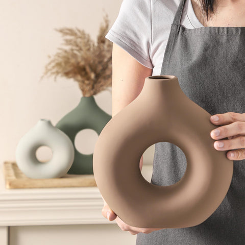 Vanselia small vase close-up texture shows handcrafted ceramic quality and durability