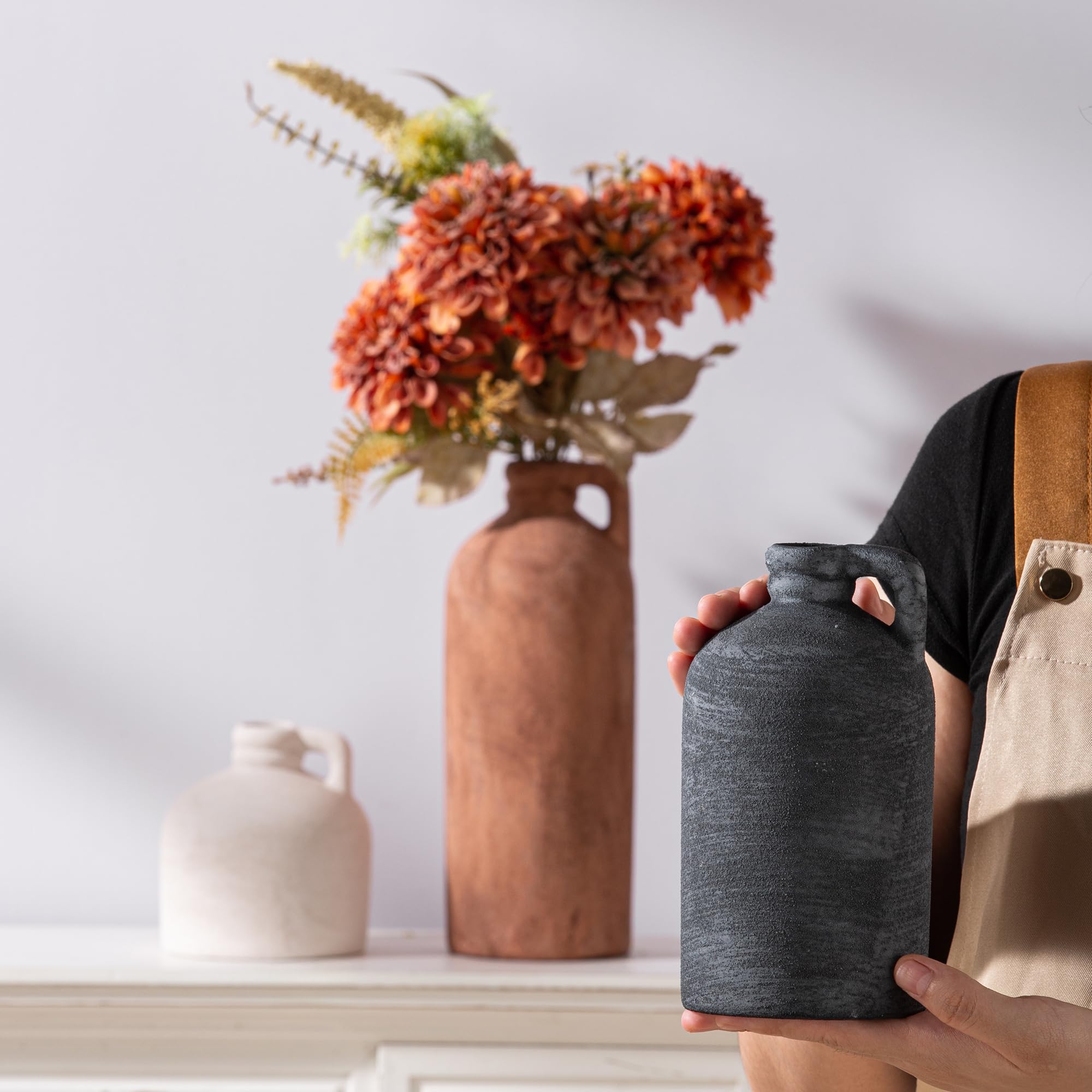 Vanselia vase scale next to everyday objects showing proportional size