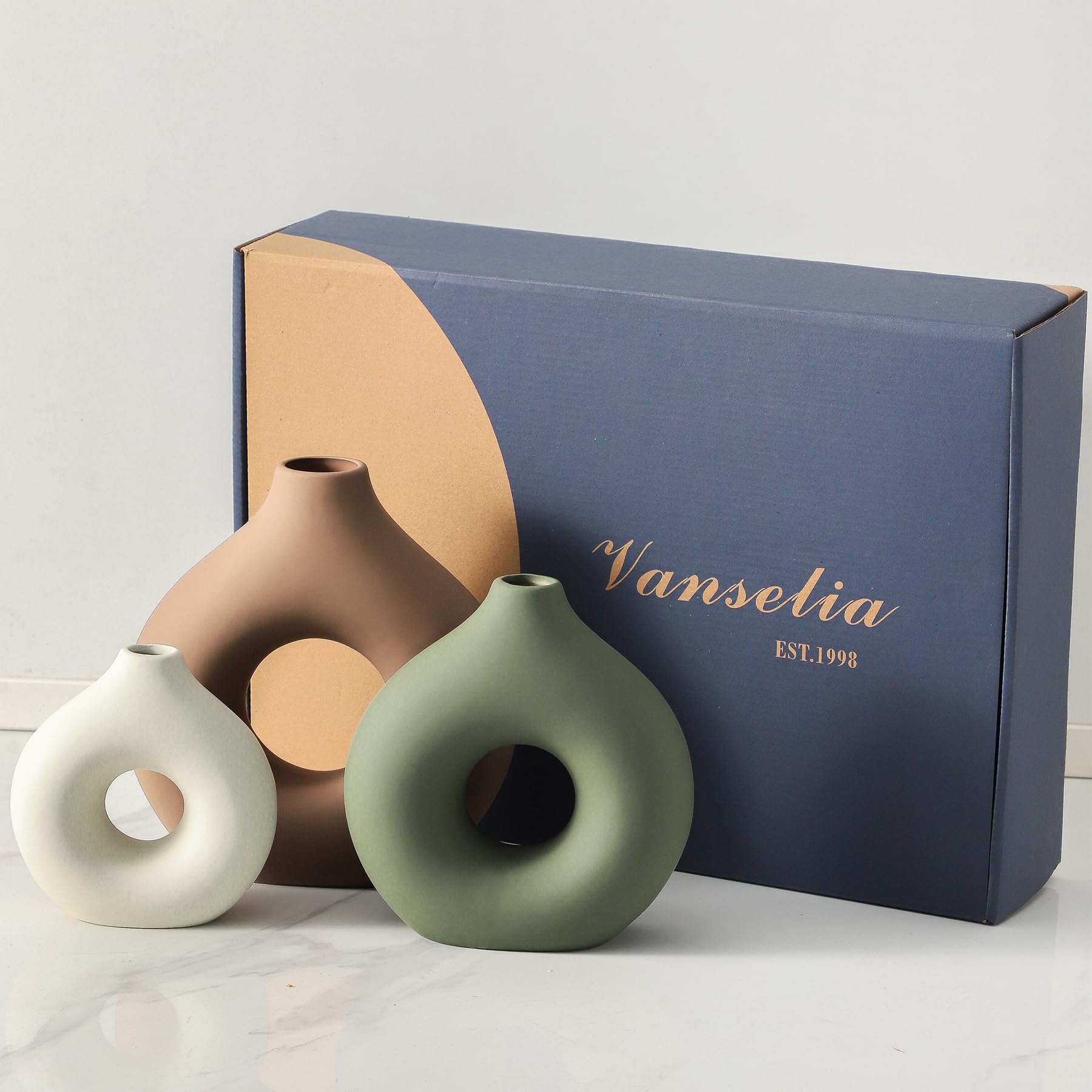 Vanselia vases next to common items for size comparison and placement guidance