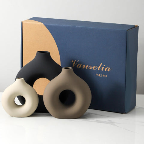 Vanselia base detail showing non-slip bottom protecting surfaces