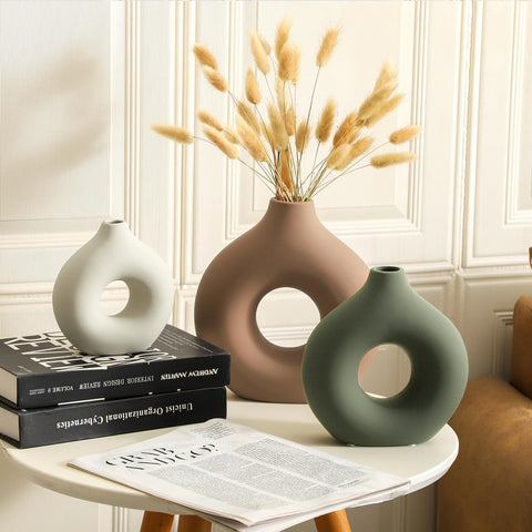 Vanselia vases styled with flowers offering visual layering and centerpiece impact