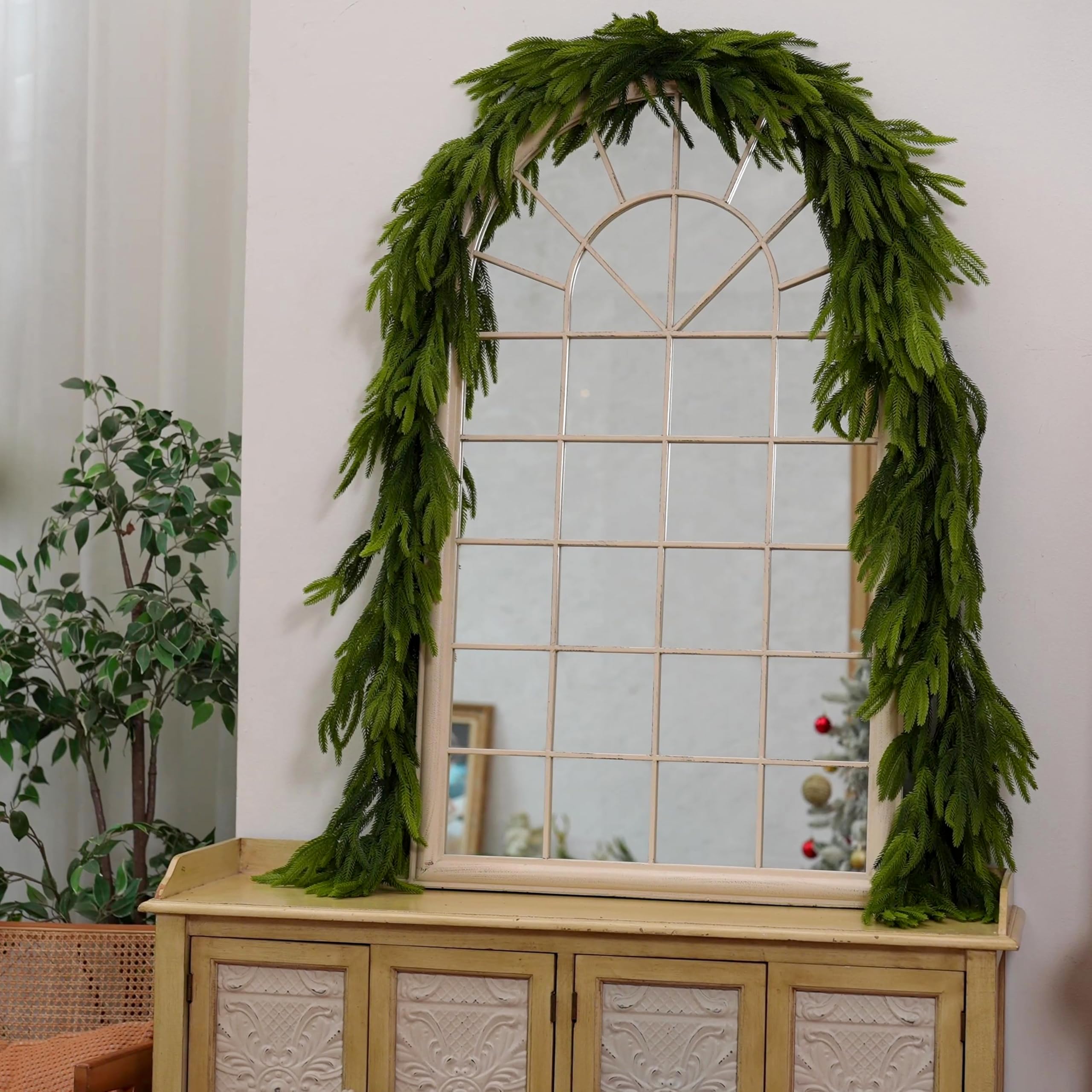 VersaCharm packaging showing both garlands and ease of unboxing for setup
