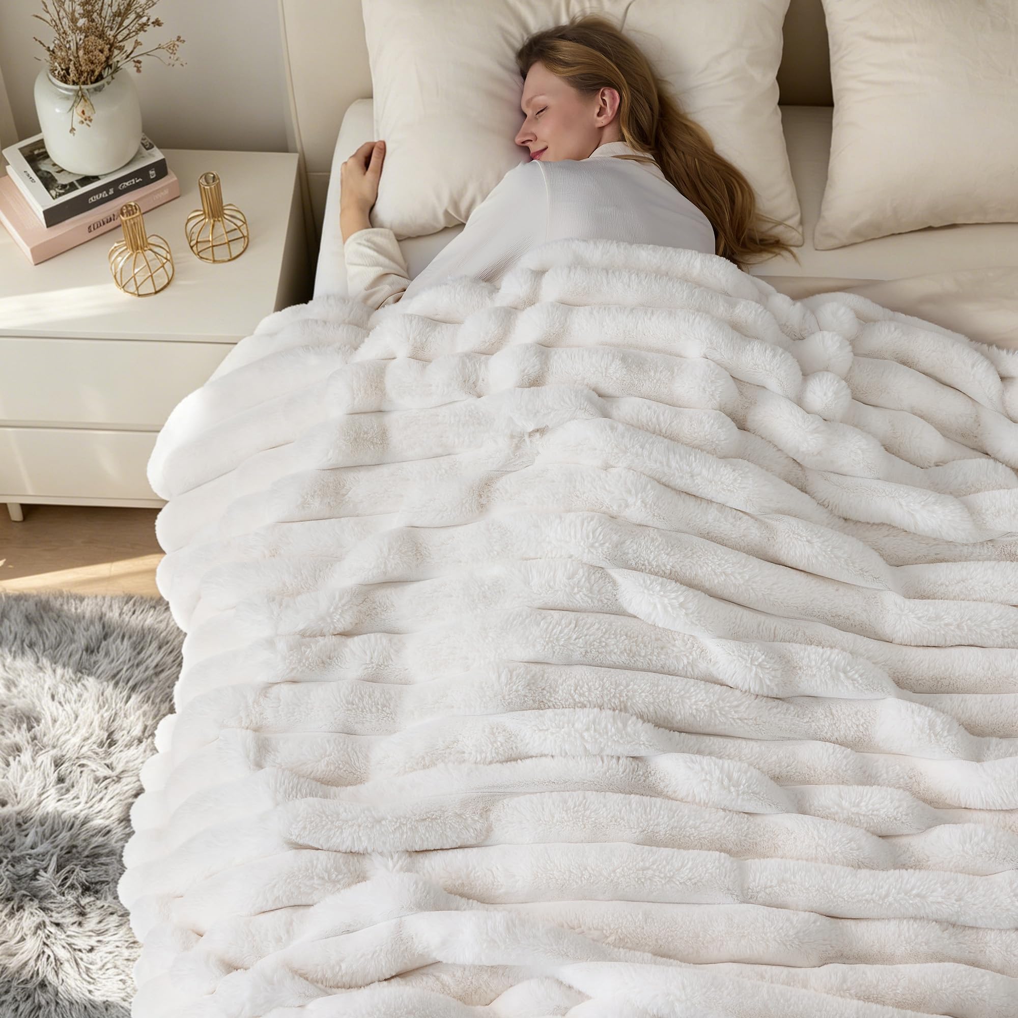 VFROO hand pressing faux fur demonstrating tactile softness