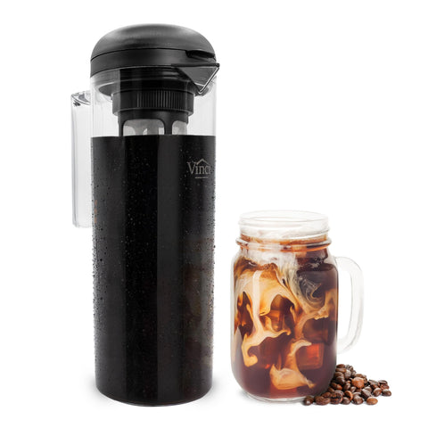 VINCI pitcher front view showing sleek design and easy pouring benefit