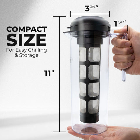 VINCI pitcher pouring into a glass for enjoyable cafe-style serving