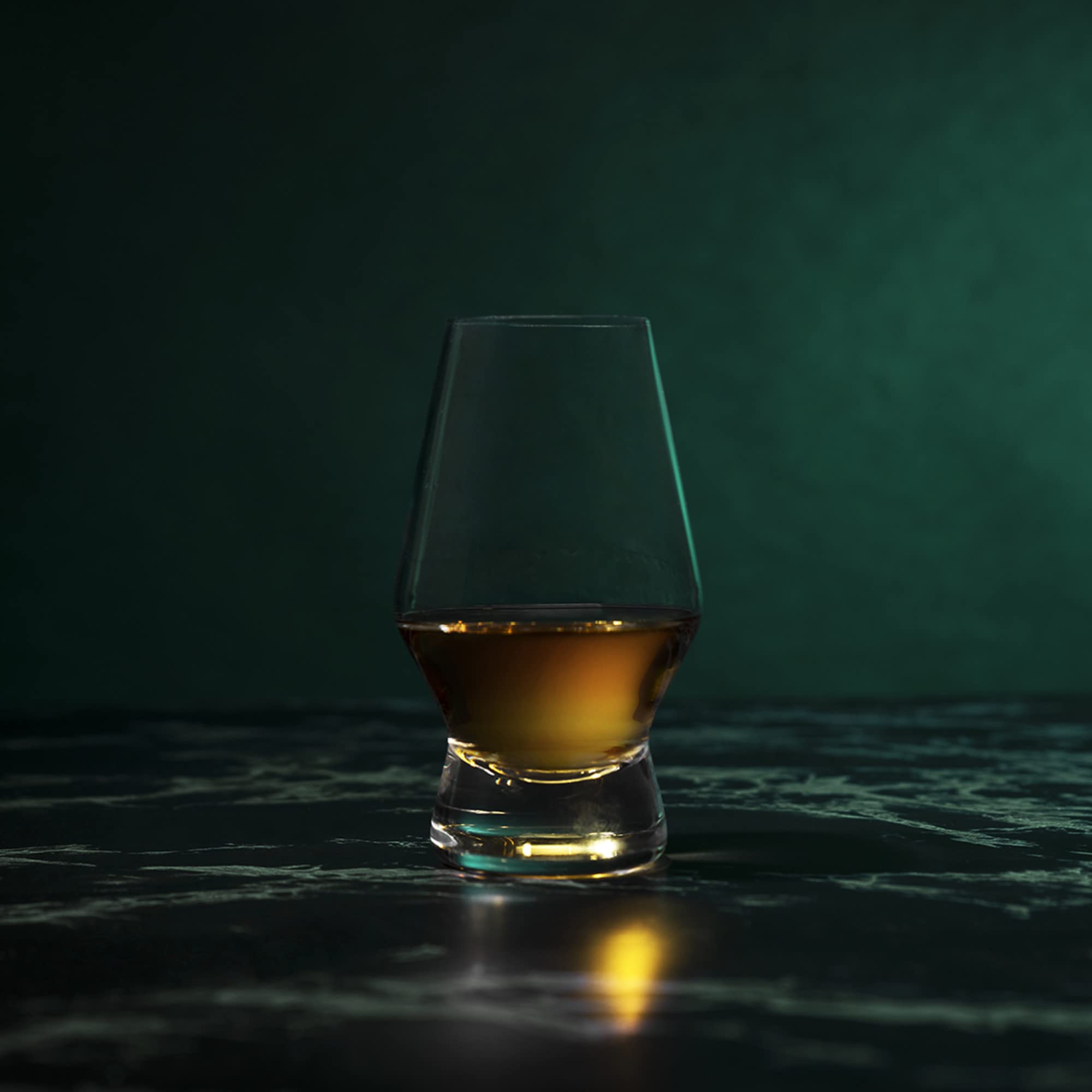 Viski Raye crystal clarity against backlight displaying optical brilliance
