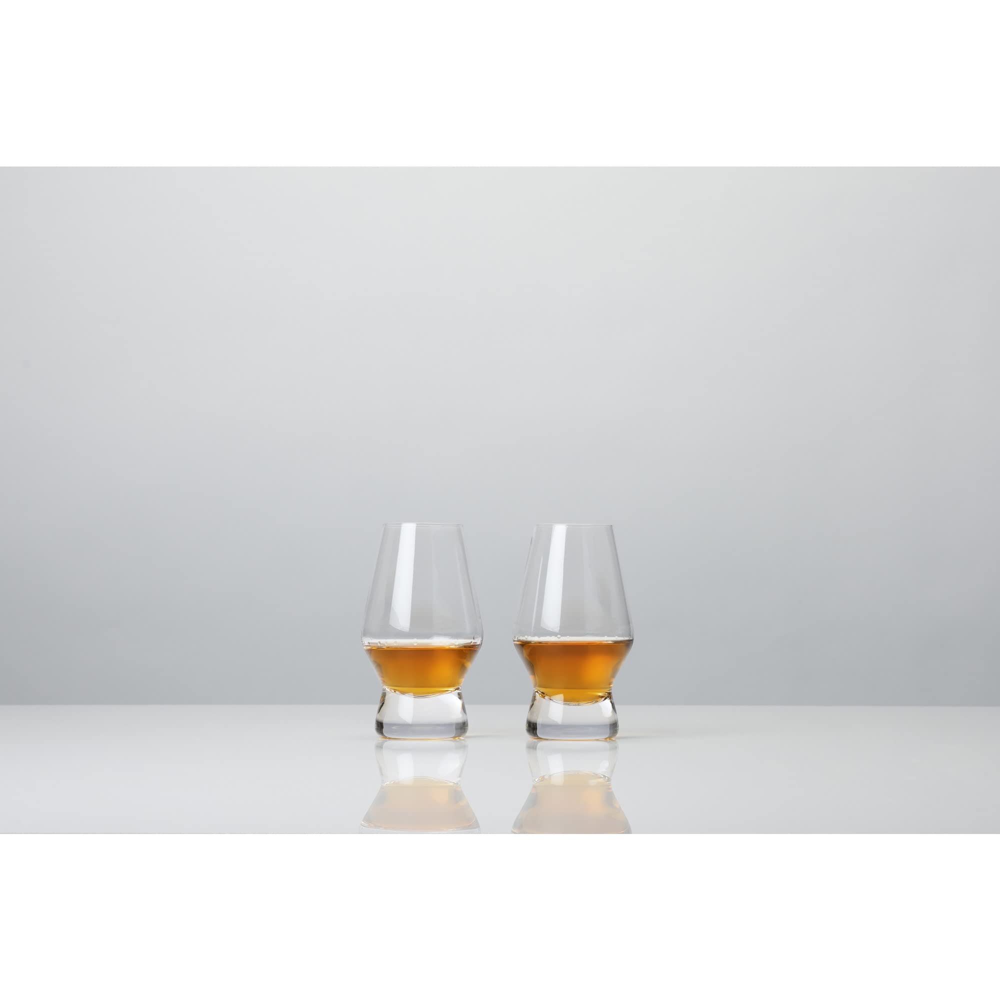 Viski Raye glass with single-malt pour showcasing aroma-focused design