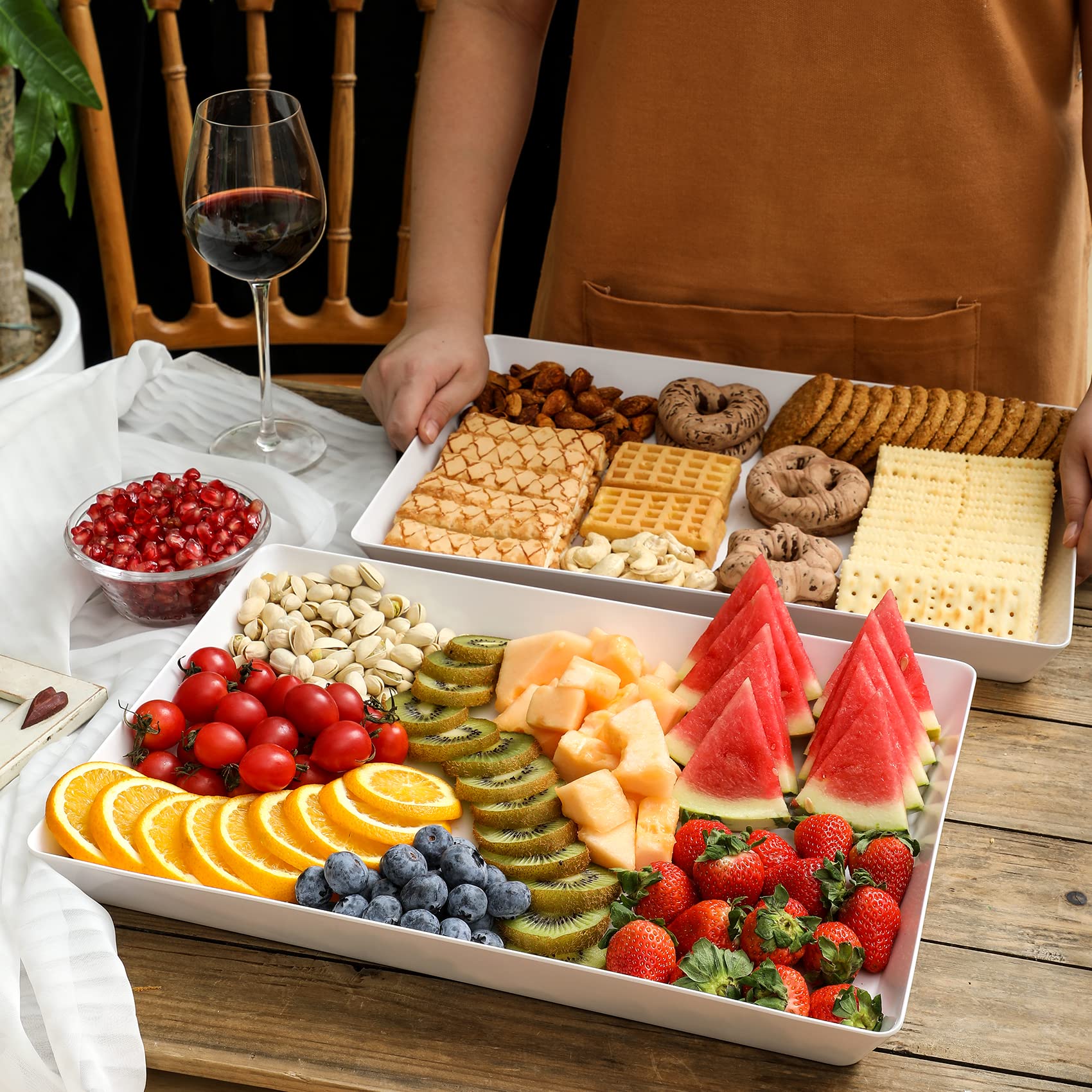 VITEVER tray on picnic table showing outdoor durability and convenience