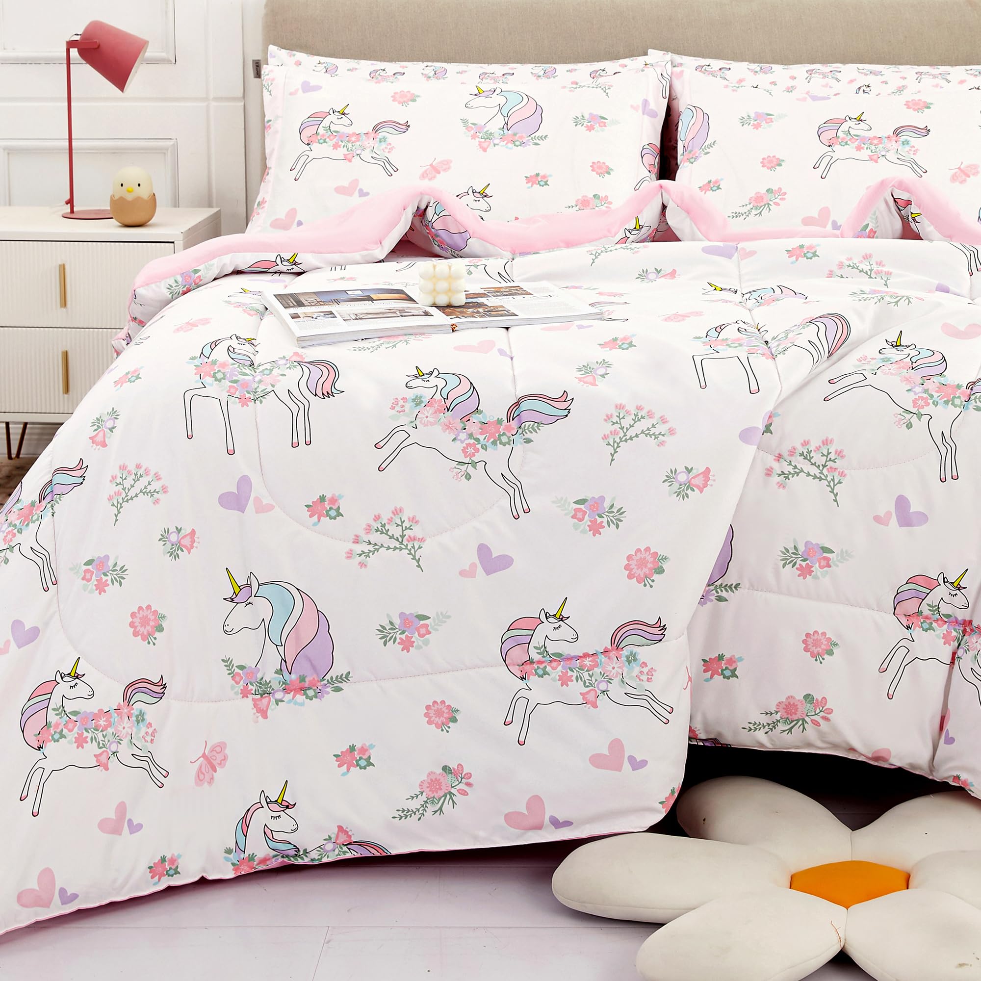 Viviland white unicorn comforter front view showing cheerful design and cozy look