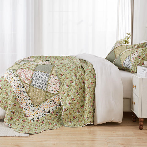 VIVILINEN quilt stitching texture close-up illustrating durable, compact quilting