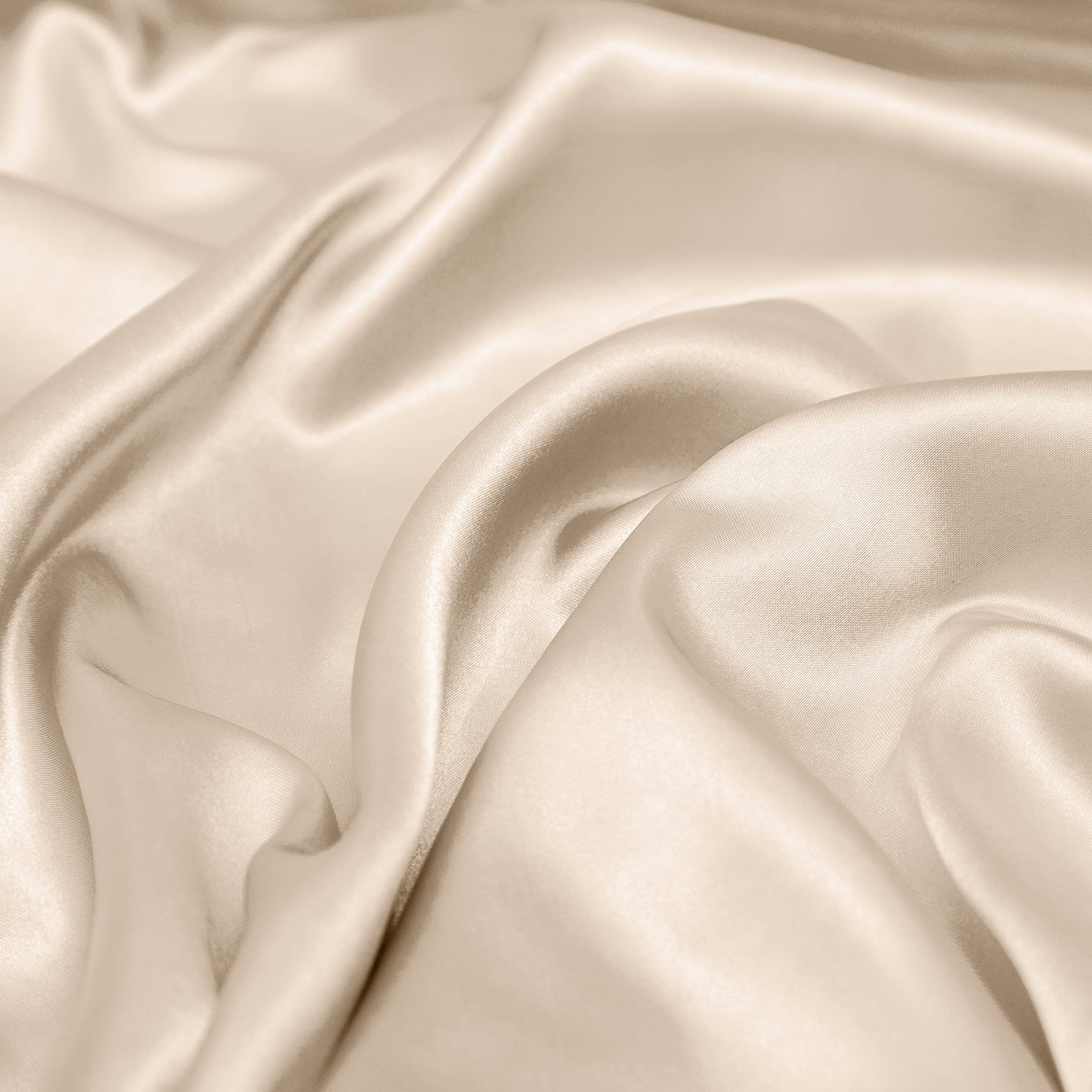 Vonty fitted sheet on mattress showing correct scale and deep-pocket fit