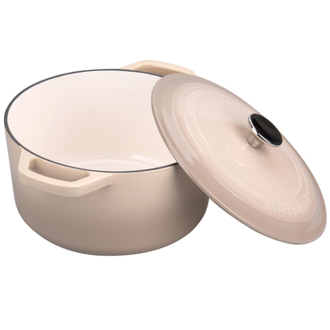 VORRINGARD Dutch oven with baked sourdough inside illustrating crisp crust baking benefit