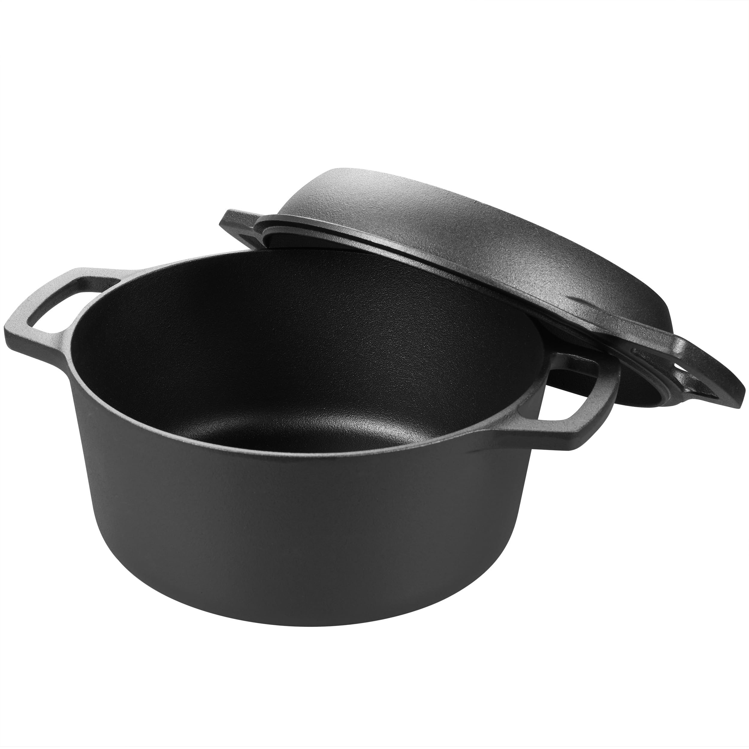 VORRINGARD size comparison with a baked bread loaf illustrating the 5-quart cooking capacity