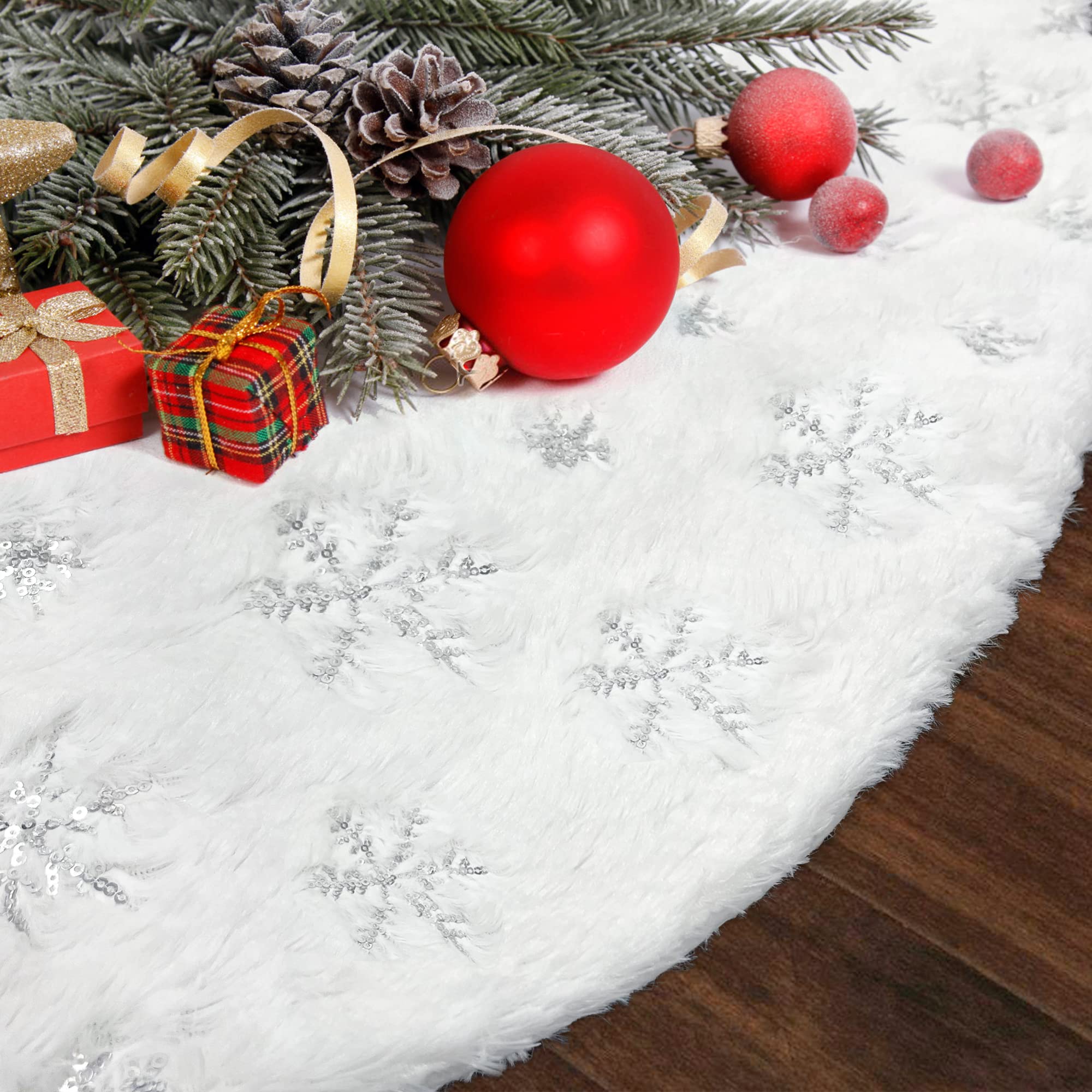 Voyoly front view of 72-inch tree skirt showing full coverage and elegance
