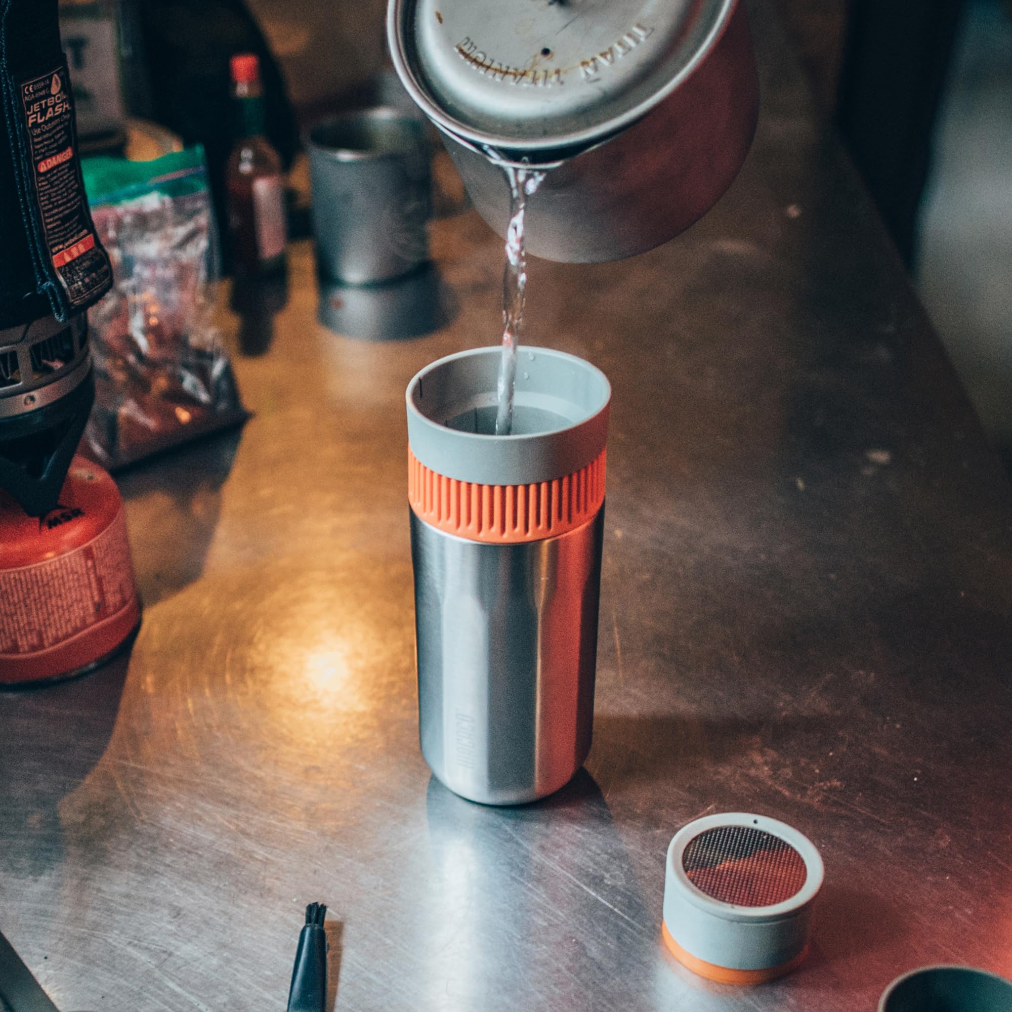 WACACO Pipamoka insulated cutaway view, double-wall steel keeps coffee hot longer