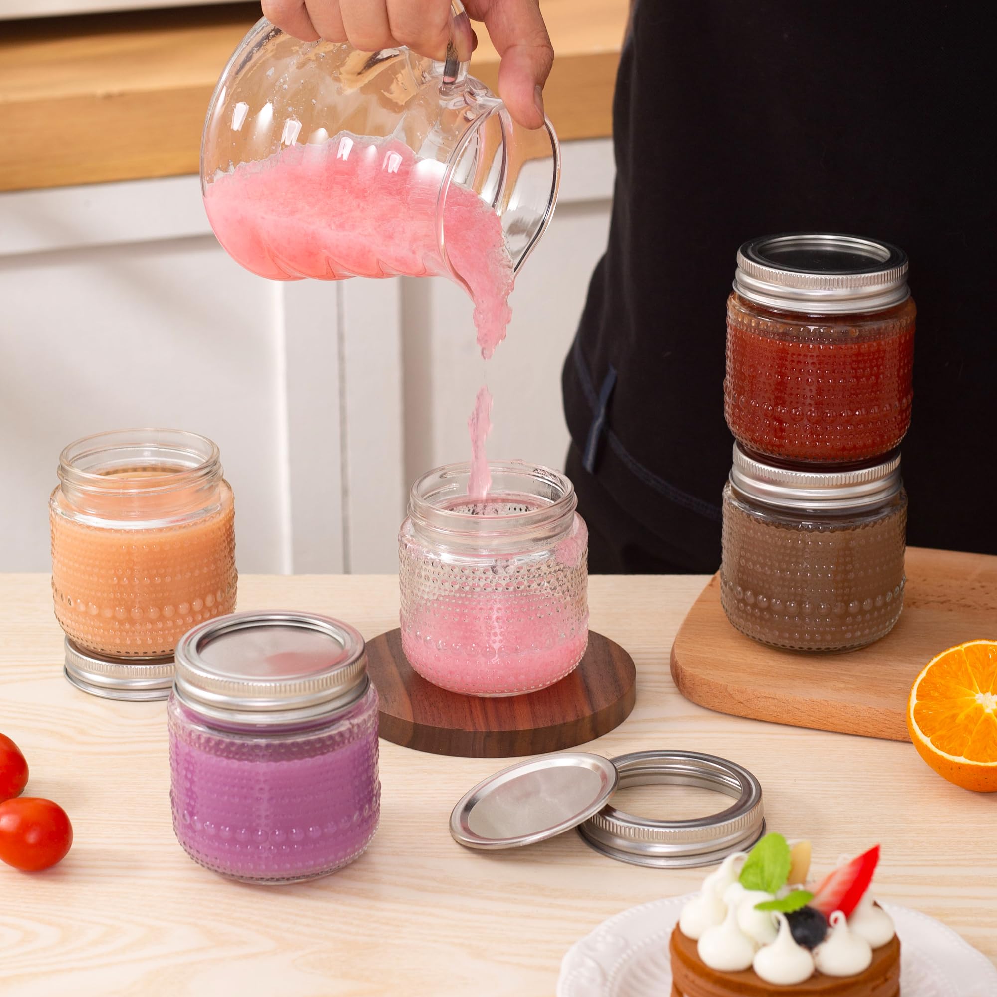 WACOI jars next to a measuring cup showing accurate 8 oz capacity benefit