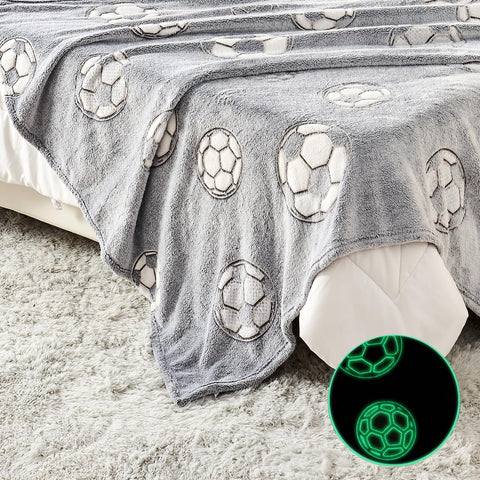 Wajade blanket styled in a kid’s bedroom for decorative comfort