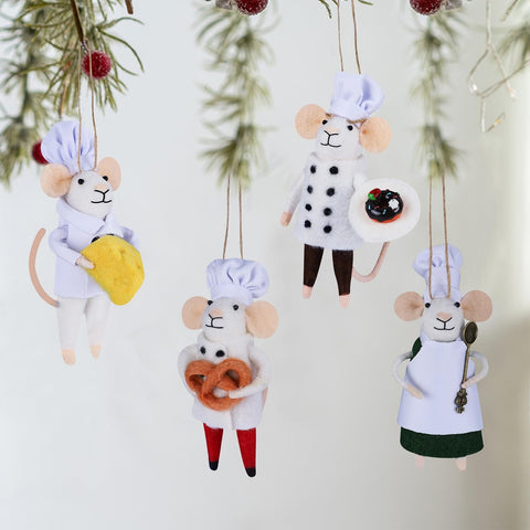 Watereem mouse used as gift topper, elevates present presentation