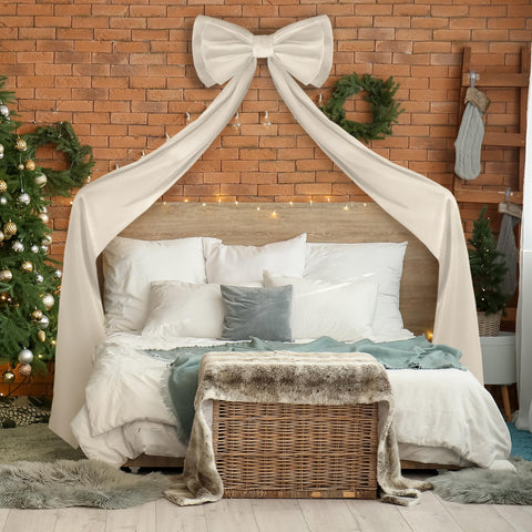 Wavwavw bow on a wedding arch creating romantic event atmosphere